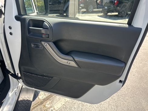 Used 2018 Jeep Wrangler Unlimited Sport S AWD/4WD image 17