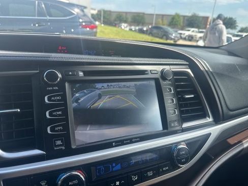 Used 2019 Toyota Highlander Limited AWD/4WD image 14