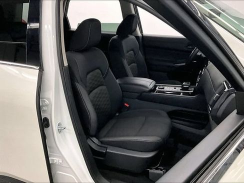 Used 2024 Nissan Pathfinder SV AWD/4WD image 8