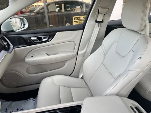 Used 2020 Volvo S60 T6 Momentum image 12