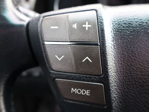 Used 2010 Lexus LX 570 4WD image 33