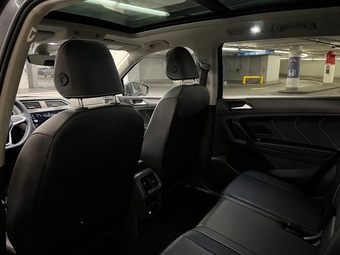 Used 2023 Volkswagen Tiguan SE w/ Panoramic Sunroof Package image 21
