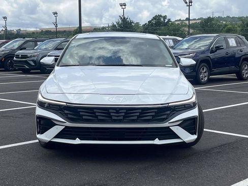 Certified 2024 Hyundai Elantra Limited FWD image 8