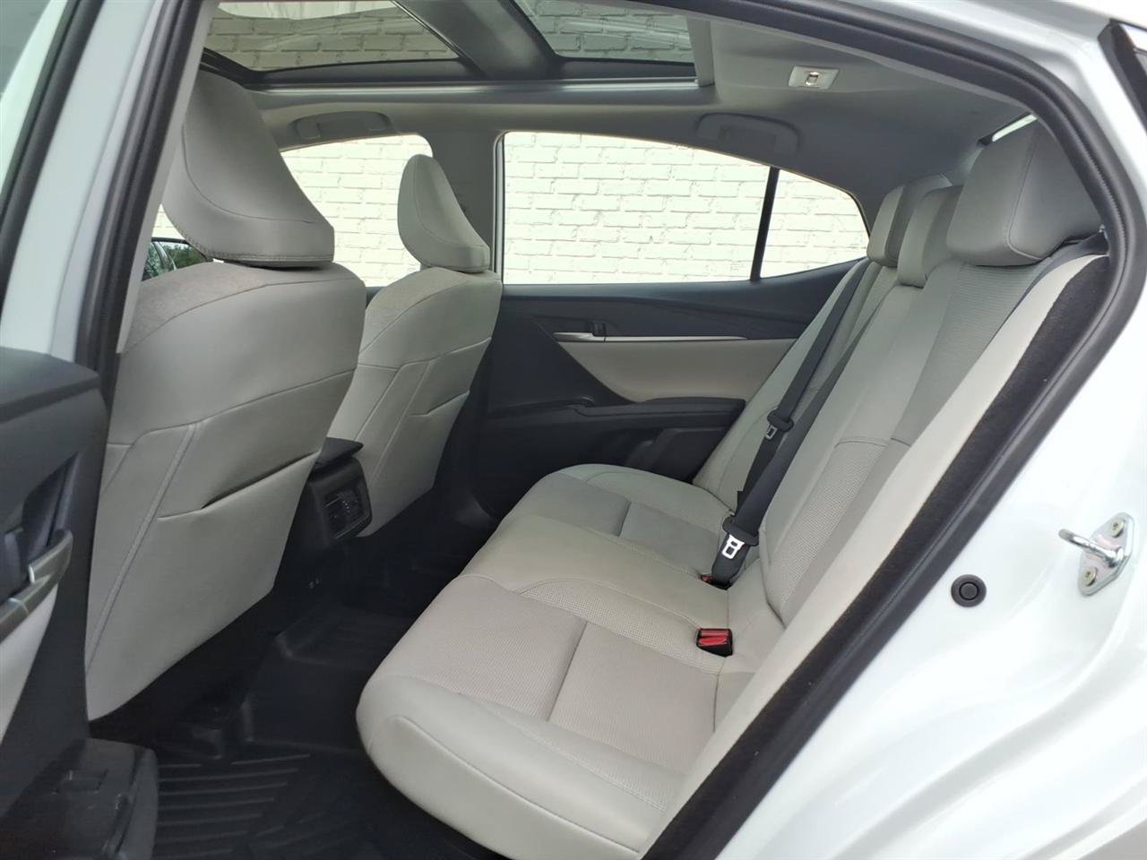 Used 2025 Toyota Camry XLE w/ Premium Plus Package FWD image 13