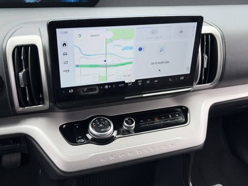 New 2026 Ford Expedition Active RWD image 18