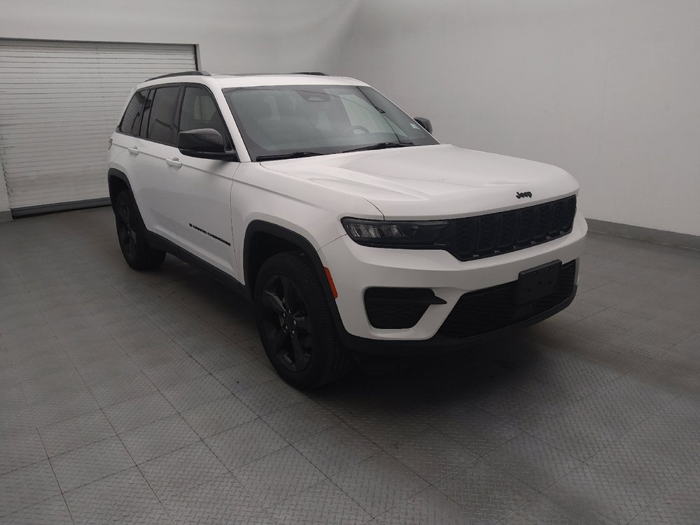 Used 2023 Jeep Grand Cherokee Altitude AWD/4WD image 13