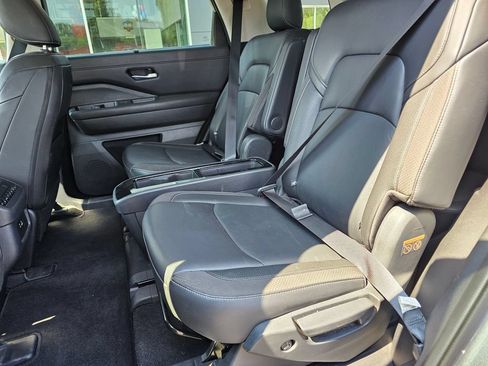 Used 2025 Nissan Pathfinder SL w/ SL Premium Package AWD/4WD image 19