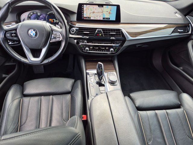 Used 2019 BMW 530e w/ Convenience Package RWD image 17