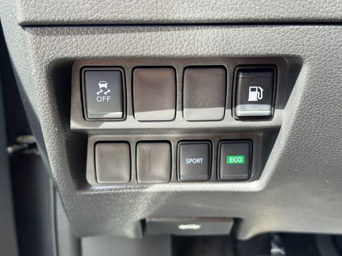 Used 2018 Nissan Rogue S FWD image 16