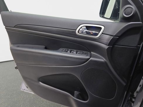 Used 2020 Jeep Grand Cherokee Laredo w/ Quick Order Package 2BN North image 30