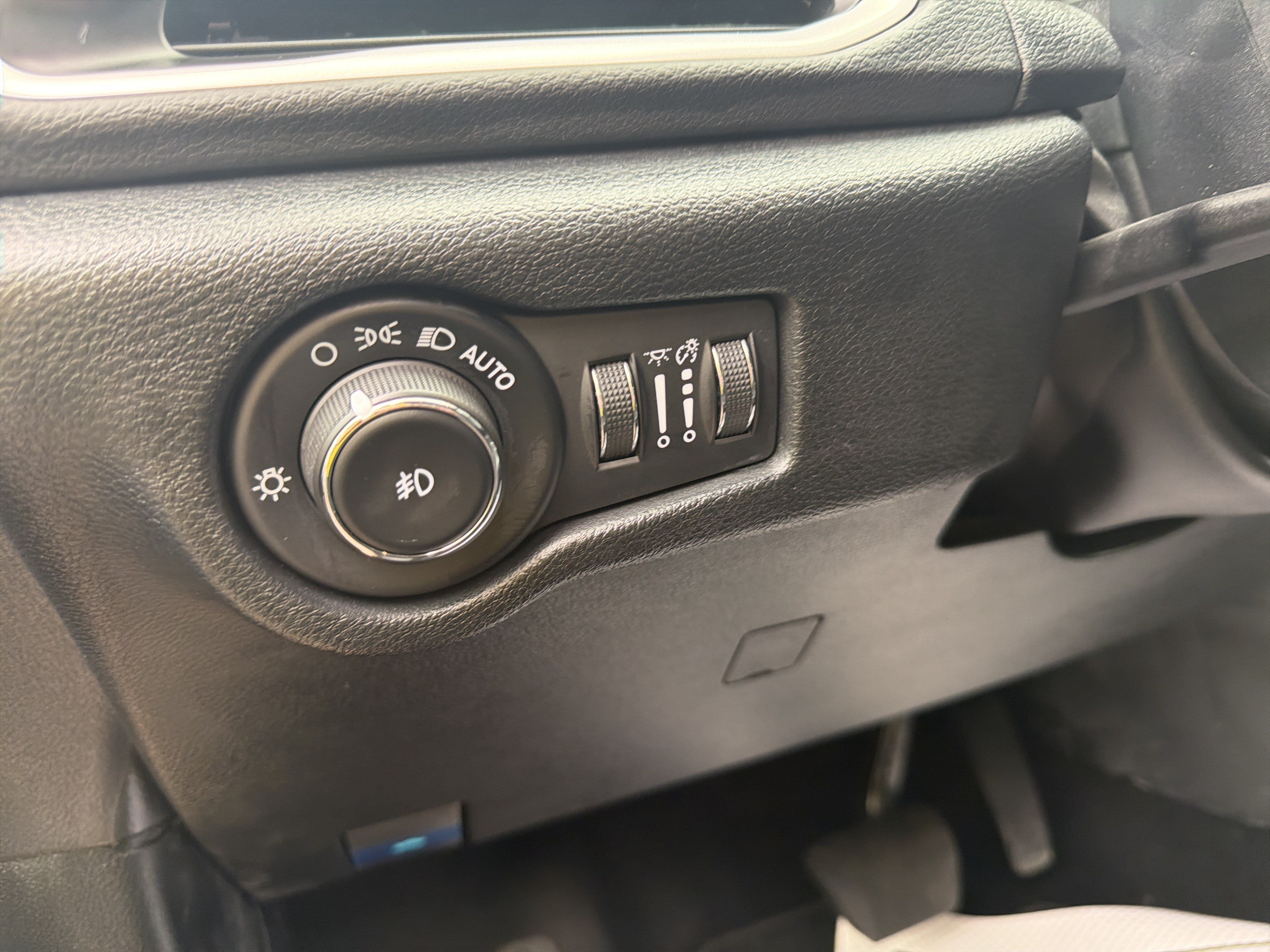 Used 2025 Chrysler Pacifica Select FWD image 15