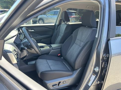 Certified 2026 Nissan Rogue SV FWD image 16