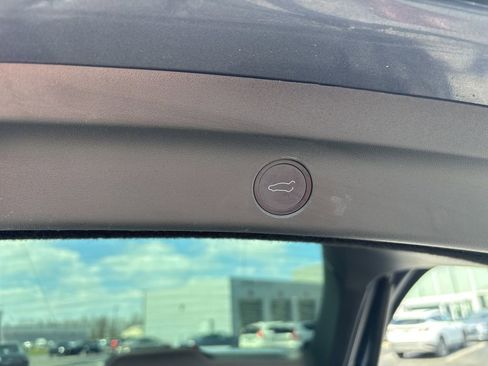 Used 2020 Tesla Model Y Long Range image 8