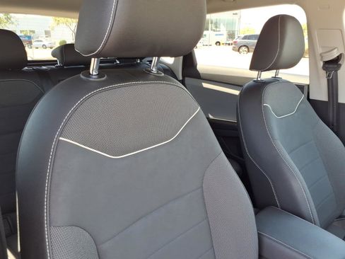 Certified 2023 Volkswagen Taos SE FWD image 11