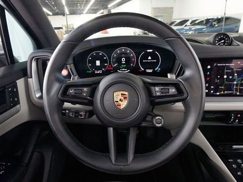 Used 2024 Porsche Cayenne AWD/4WD image 8