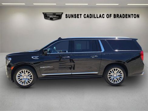 Used 2023 GMC Yukon XL Denali w/ Denali Reserve Package AWD/4WD image 7
