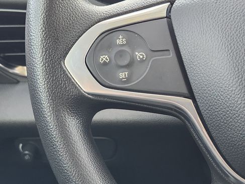 Used 2021 Chevrolet Traverse LS image 27