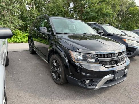 Used 2020 Dodge Journey Crossroad FWD image 3