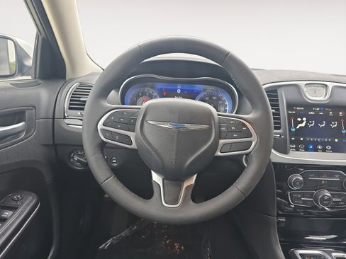 Certified 2023 Chrysler 300 Touring RWD image 13
