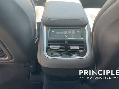 Certified 2025 Volvo XC90 B6 Plus image 33