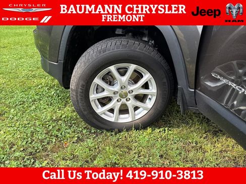Used 2016 Jeep Cherokee Latitude w/ Safety/Convenience Group AWD/4WD image 26