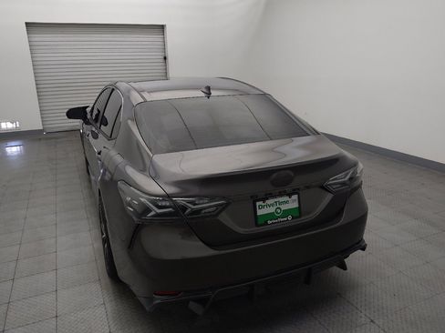 Used 2020 Toyota Camry SE w/ Convenience Package FWD image 6