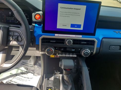 Used 2025 Toyota Tacoma TRD Off-Road w/ TRD Off Road Upgrade Package image 24