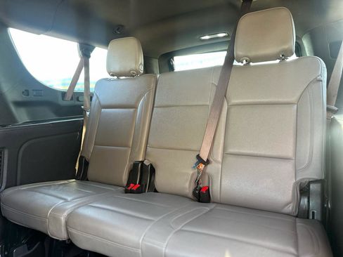 Used 2021 Chevrolet Suburban LT RWD image 15