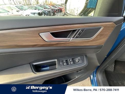 Certified 2025 Volkswagen Atlas SE AWD/4WD image 6