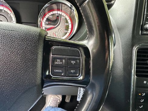 Used 2019 Dodge Grand Caravan SXT image 11