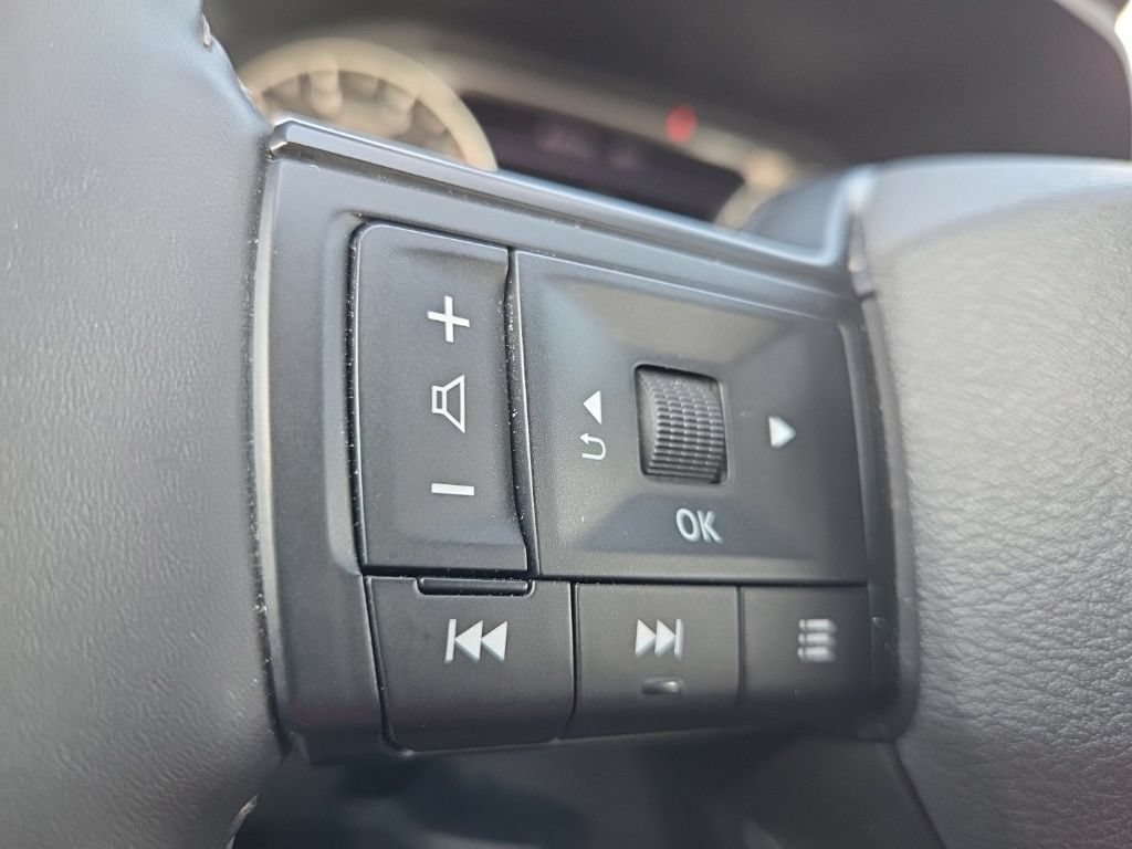 Used 2025 Nissan Rogue SV FWD image 36