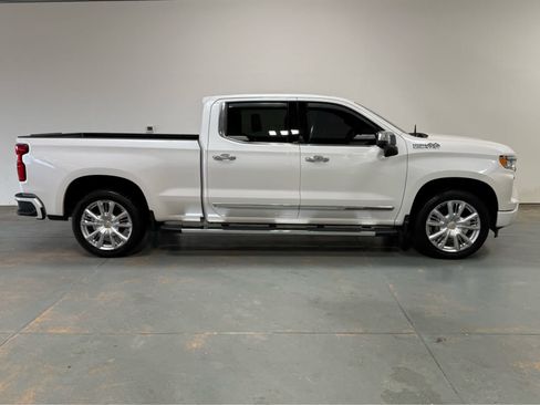 Used 2022 Chevrolet Silverado 1500 High Country w/ High Country Premium Package AWD/4WD image 6