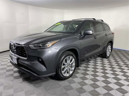 Used 2023 Toyota Highlander Limited image 4