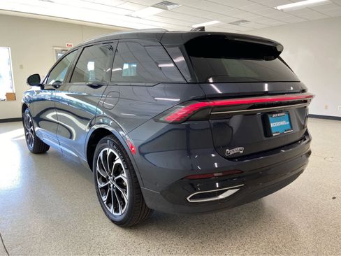 Used 2024 Lincoln Nautilus Reserve w/ Equipment Group 202A image 13