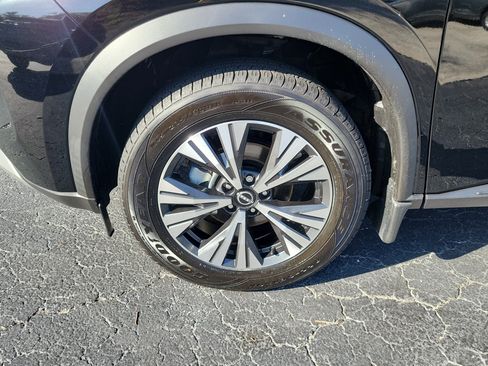 Certified 2023 Nissan Rogue SV FWD image 4