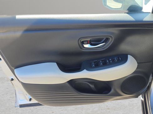 Used 2023 Honda HR-V LX image 10