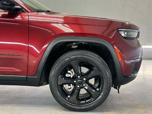 Used 2023 Jeep Grand Cherokee L Limited w/ Black Appearance Package RWD image 11