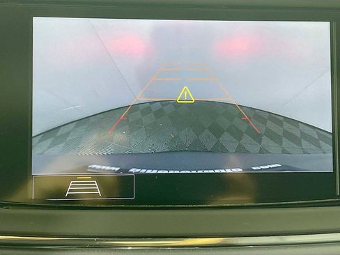 Used 2021 Buick Enclave Essence image 11