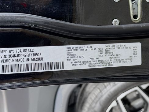 Used 2024 Jeep Compass Limited image 32