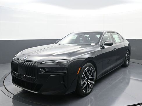 New 2026 BMW 740i xDrive image 1