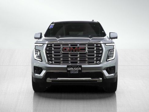 Used 2025 GMC Yukon XL Denali w/ Denali Reserve Package image 8