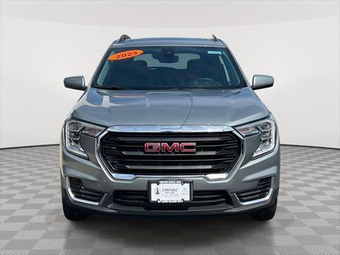 Used 2023 GMC Terrain SLE w/ Driver Convenience Package image 2