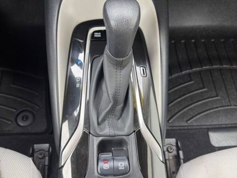 Used 2022 Toyota Corolla LE FWD image 14