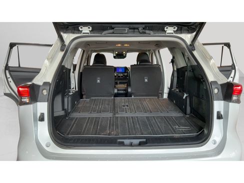 Used 2023 Toyota Highlander XLE FWD image 33