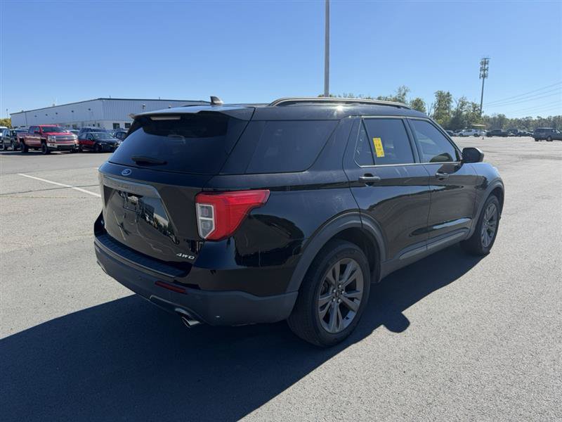 Used 2021 Ford Explorer XLT w/ Equipment Group 202A AWD/4WD image 9