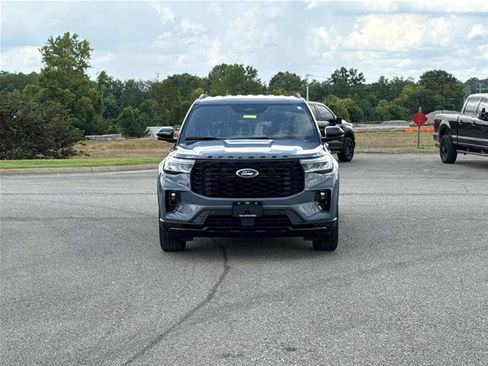 Certified 2025 Ford Explorer ST-Line AWD/4WD image 3