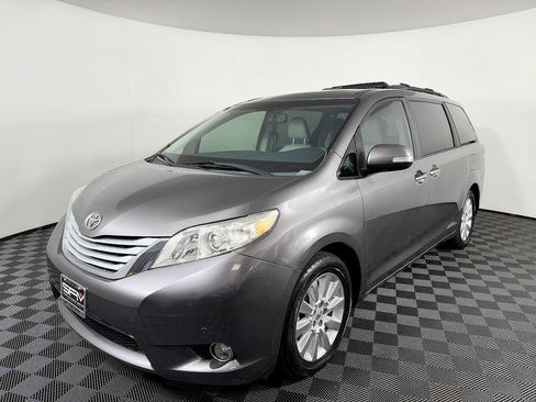 Used 2013 Toyota Sienna Limited w/ Premium Pkg AWD/4WD image 2