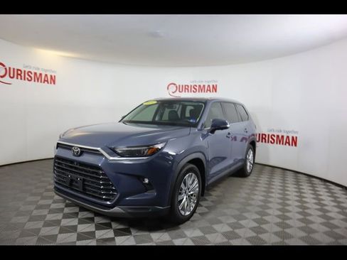 Used 2024 Toyota Grand Highlander AWD image 3