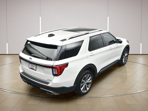 Used 2025 Ford Explorer Platinum w/ Ultimate Package AWD/4WD image 35