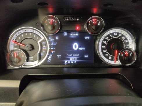 Used 2020 RAM 1500 Classic SLT w/ Luxury Group image 23